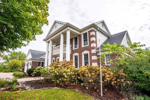 625 Ne 72nd St, Pleasant Hill, IA, 50327-8068 | Card Image