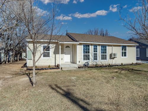 807 Adkins St, Bowie, TX, 76230-4701 | Card Image