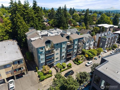 21-8720 Phinney Ave N, Seattle, WA, 98103-3767 | Card Image