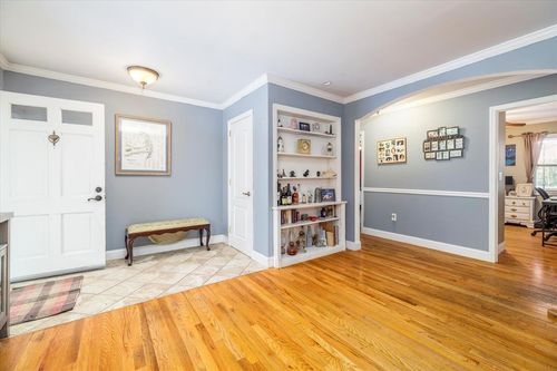9 North Ct, Oyster Bay, NY, 11771-4003 | Card Image