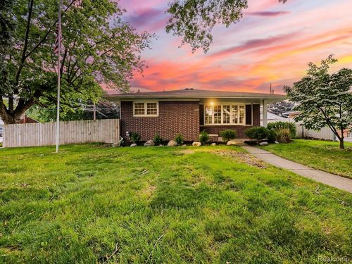 24620 Wood St, Saint Clair Shores, MI, 48080-4404 | Card Image