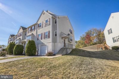 223 Spring Valley Way, Townhouse with 3 bedrooms, 2 bathrooms and null parking in ASTON PA | Image 2