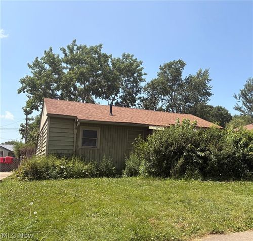 2017 Willowrow Avenue Ne, Canton, OH, 44705 | Card Image