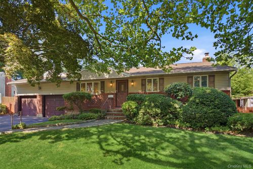 18 Solow Ln, E Northport, NY, 11731-6522 | Card Image
