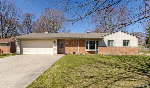 3118 Fernbarry Court, Waterford Charter Township, MI, 48328 | Card Image