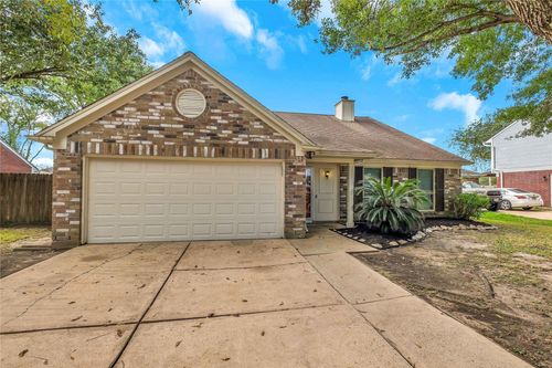 5216 Spring Branch Dr, Pearland, TX, 77584-9370 | Card Image