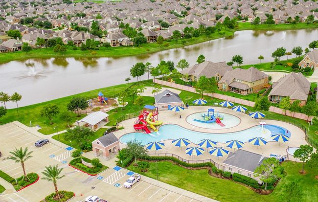 Take a refreshing swim in your one of four community pools complete with lap pool, slides, waterpark, and kiddie pool for your little ones. | Image 38