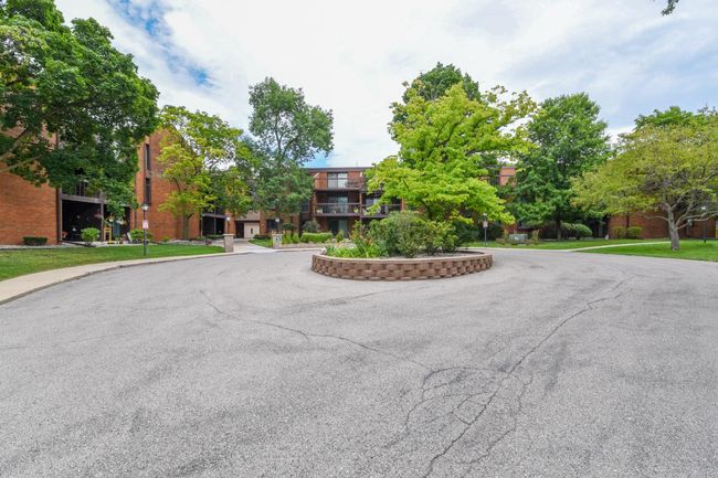 110 - 5200 S Tuckaway Boulevard, Condo with 2 bedrooms, 2 bathrooms and null parking in Greenfield WI | Image 29