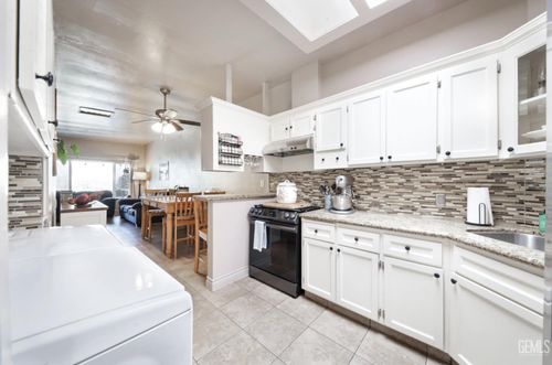 b-3600 Sampson Ct, Bakersfield, CA, 93309-5223 | Card Image