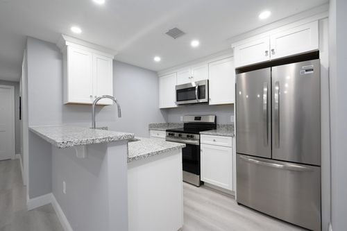 apt-203-245 Elm St, Braintree, MA, 02184-1800 | Card Image