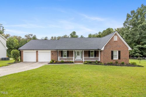 8226 Shoreway Dr, Fayetteville, NC, 28304-5934 | Card Image