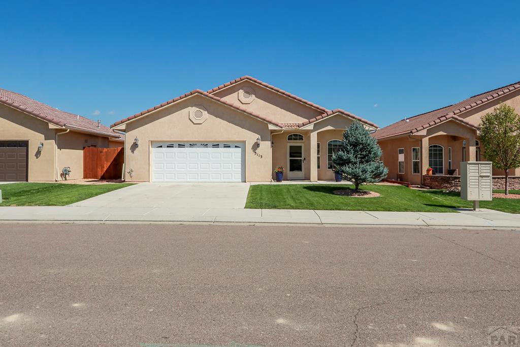 Liezl St, Pueblo, CO 81005