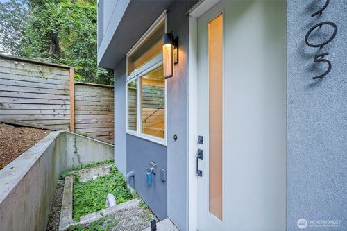 1505 Lakeview Blvd E, Seattle, WA, 98102-4202 | Card Image