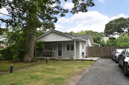 38 Balaton Avenue, Brookhaven, NY, 11779 | Card Image