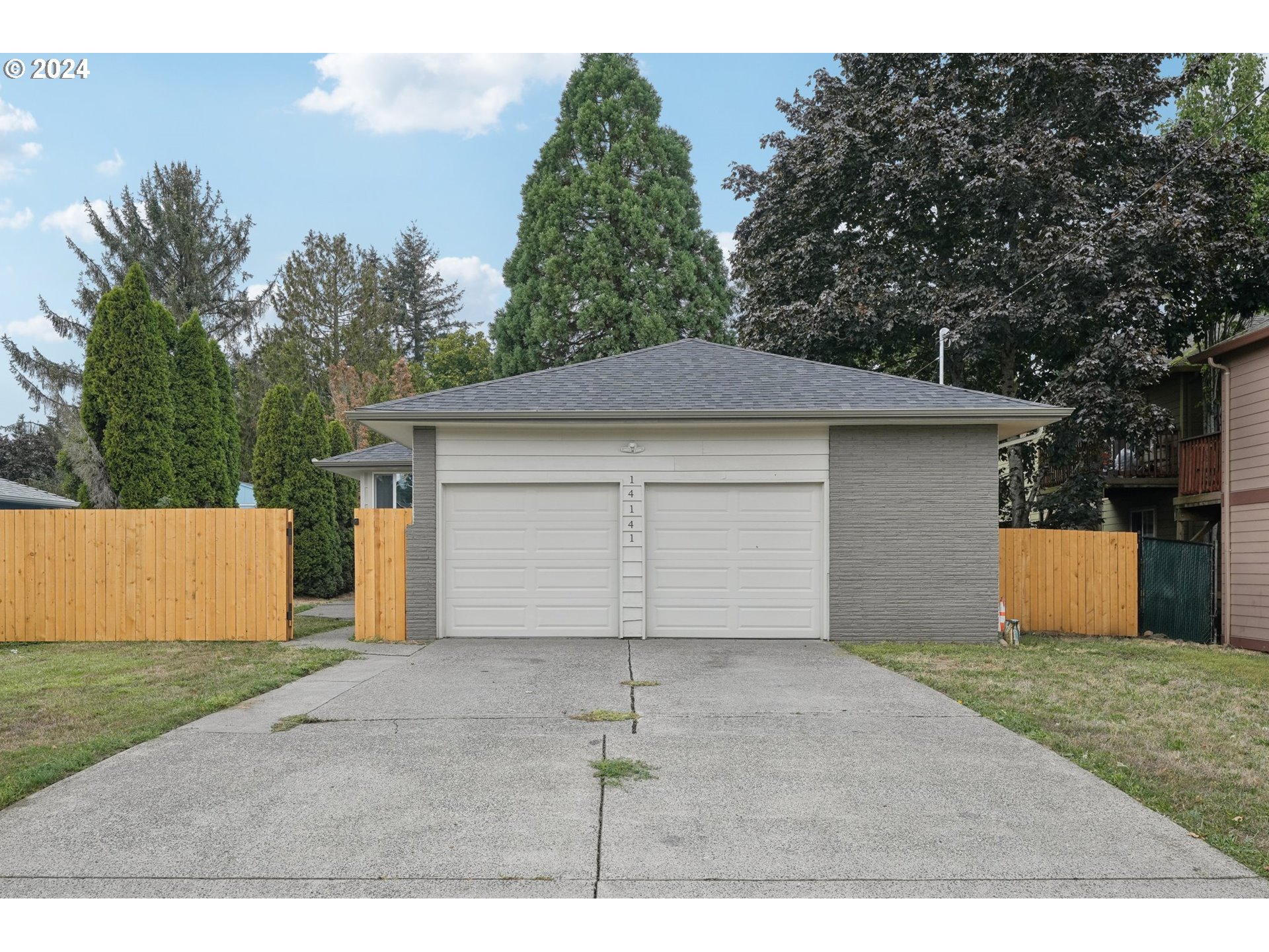 Burnside St, Portland, OR 97233