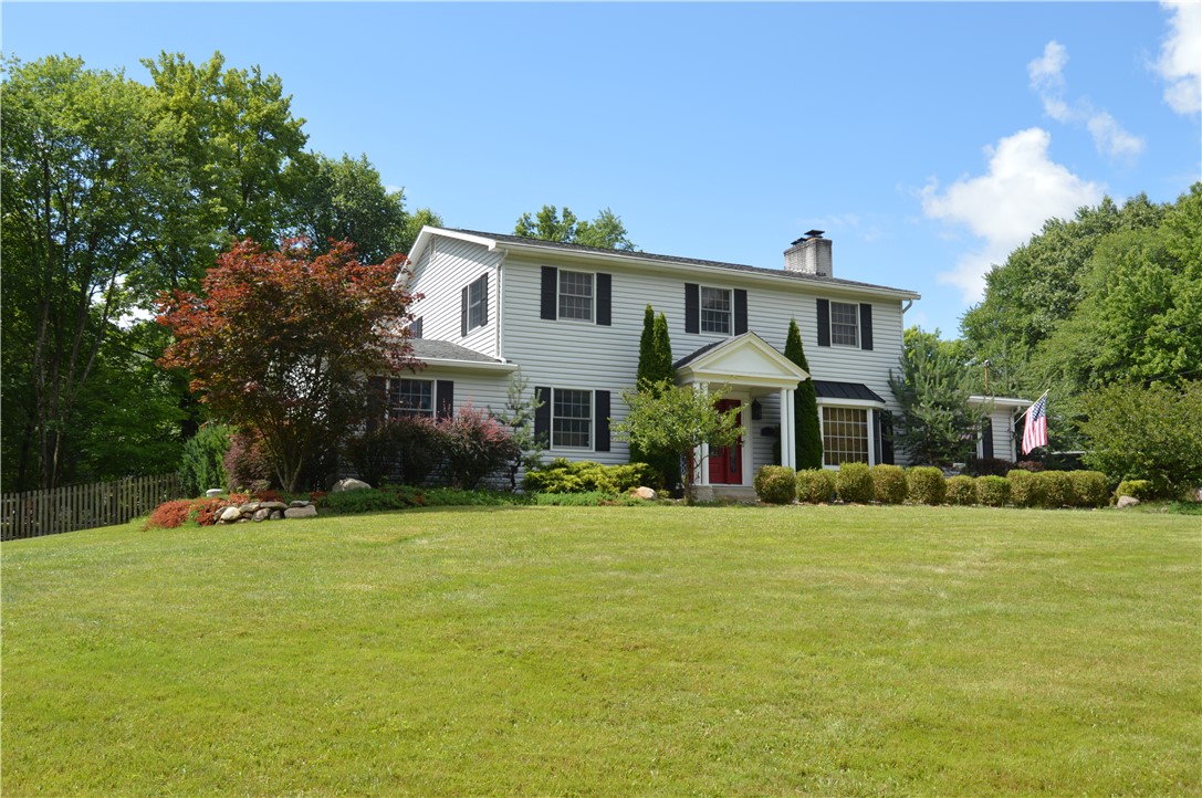 Scott Dr, Hermitage, PA 16148