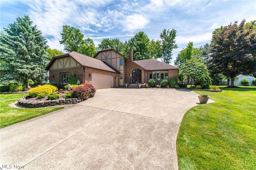 6276 Coldstream Dr, Highland Heights, OH, 44143-3702 | Card Image