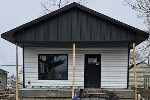 105 Mulberry St, Tipton, IA, 52772-1824 | Card Image