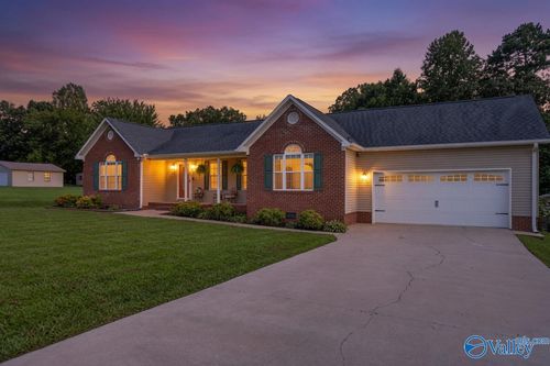 305 Sand Mountain Dr, Rainsville, AL, 35986-6607 | Card Image