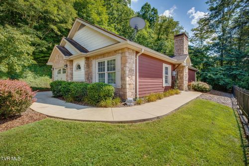 521 Hickory Tree Private Dr, Kingsport, TN, 37663-3670 | Card Image