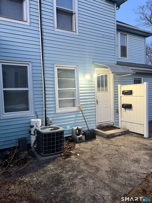 35 Woodruff St, Southington, CT, 06489-3320 | Card Image