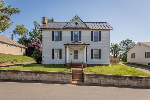 420 W Spring St, WOODSTOCK, VA, 22664-1218 | Card Image