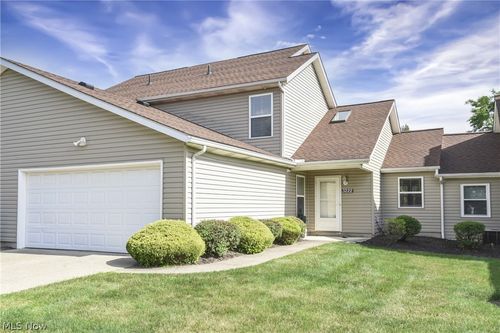 3222 Greentree Cir, Medina, OH, 44256-5910 | Card Image