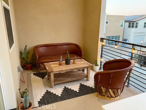 27628 Exploration Rd, Valencia, CA, 91381-2189 | Card Image