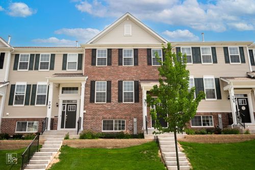 603-707 Neubauer Cir, Lindenhurst, IL, 60046-8653 | Card Image