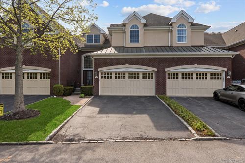10 Kensington Circle, North Hempstead, NY, 11030 | Card Image