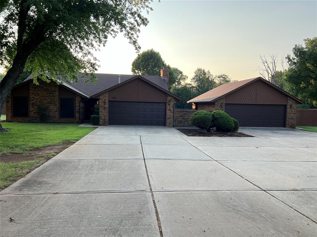 Chuckwagon Dr, Mustang, OK 73064