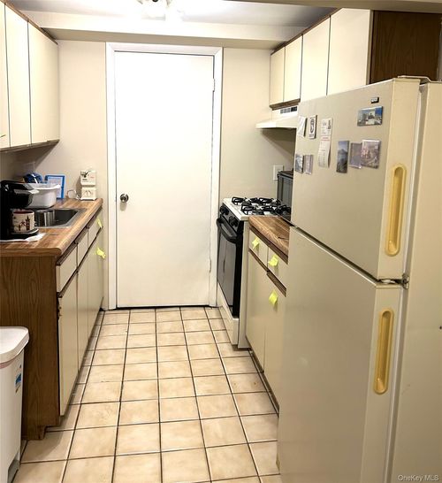 892 Pine Ave, West Islip, NY, 11795-2609 | Card Image