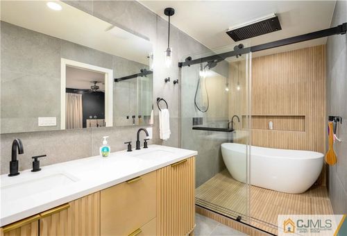 96 Emerson Rd, Somerset, NJ, 08873-1617 | Card Image