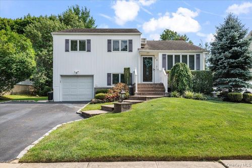 38 Briarwood Ln, Plainview, NY, 11803-6330 | Card Image