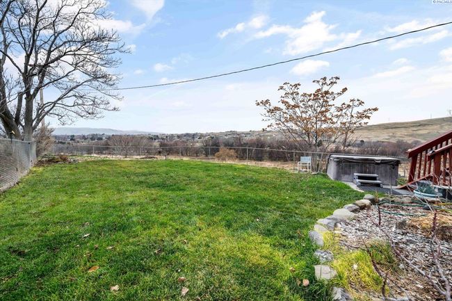 73805 N Demoss Rd, Home with 3 bedrooms, 3 bathrooms and null parking in Benton City WA | Image 10