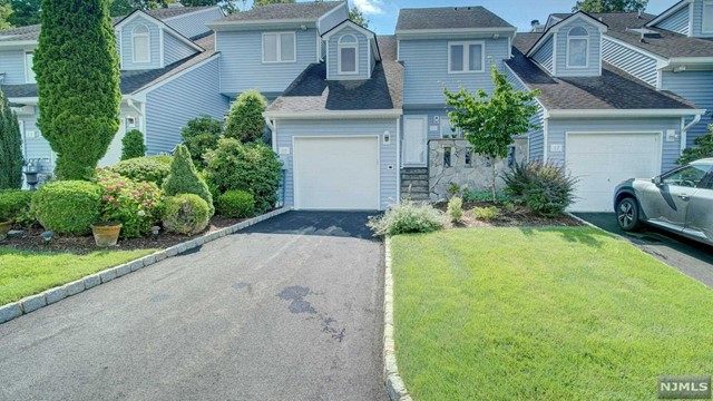 Bongart Dr, West Orange, NJ 07052
