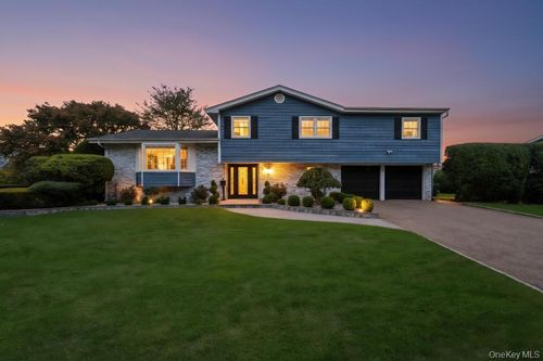 90 Rockland Dr, Jericho, NY, 11753-1436 | Card Image