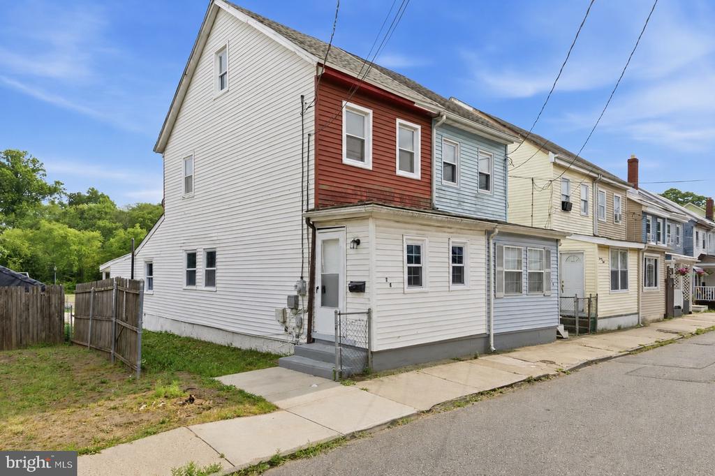 Residential in MOUNT HOLLY 2