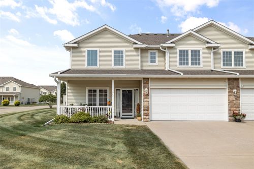 947 Red Hawk Way Se, Altoona, IA, 50009-2745 | Card Image