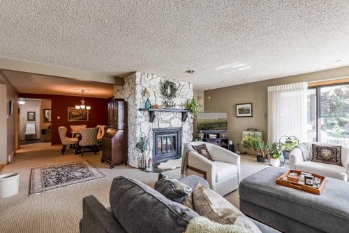 2-1165 16 St Ne, Medicine Hat, AB, T1C1P7 | Card Image