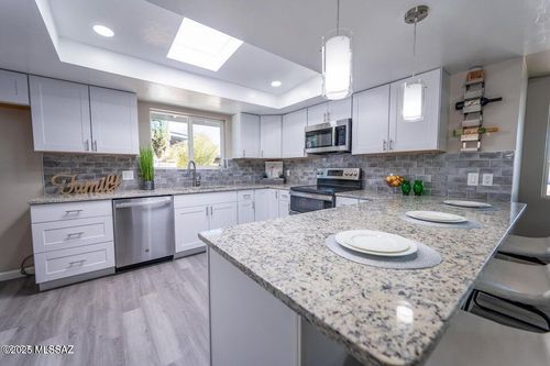 8957 E 35th Cir, Tucson, AZ, 85710-7926 | Card Image