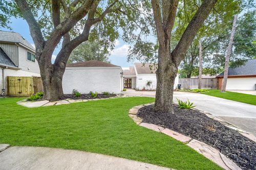 2303 Willow Lake Dr, Houston, TX, 77077-6039 | Card Image