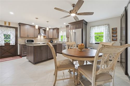 3 King St, Bristol, RI, 02809-2514 | Card Image