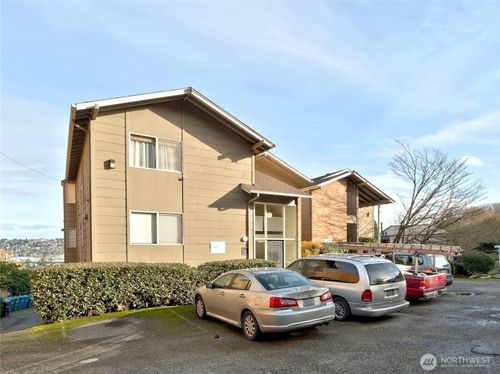 apt-202-3700 25th Pl W, Seattle, WA, 98199-2084 | Card Image