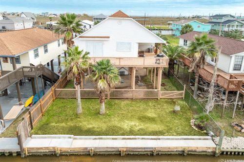 211 Pompano Ln, Surfside Beach, TX, 77541-7986 | Card Image