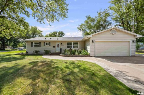 2525 4th Street A, East Moline, IL, 61244-2632 | Card Image