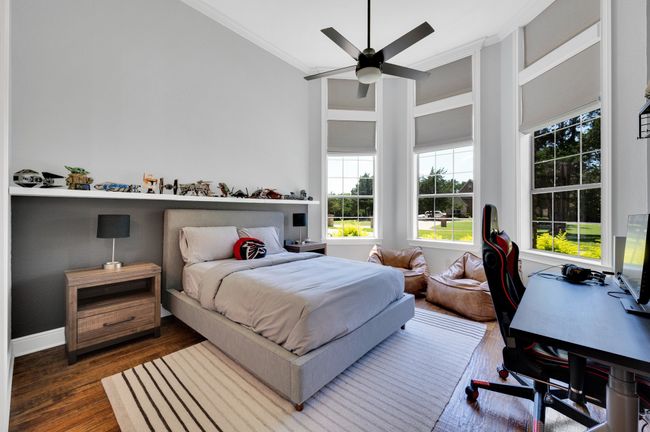 Bedroom on first floor with ensuite bath | Image 28