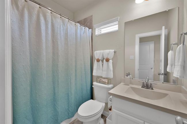 Bedroom 3's en-suite bathroom. | Image 28