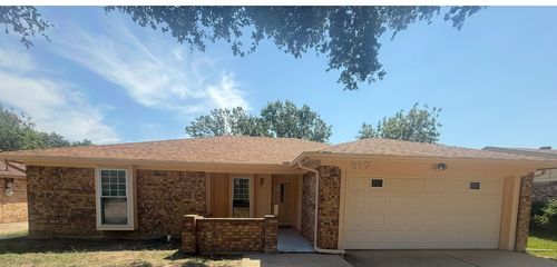 817 Lynne Ln, Burleson, TX, 76028-5241 | Card Image