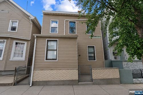 62 Highland St, Paterson, NJ, 07524-1712 | Card Image